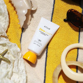 ضدآفتاب ابرسان زیرو کست آنوا SPF50+ حجم 50 میلیلیتر
